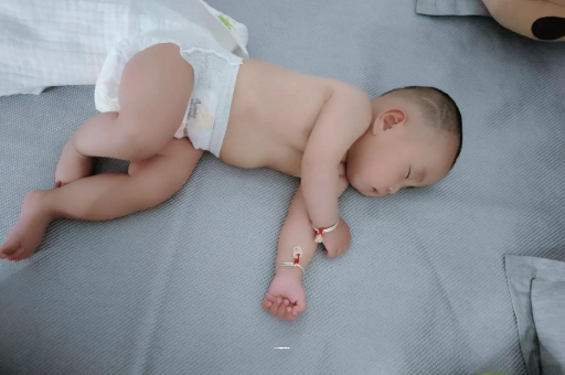 宣威3个月宝宝怎么抱